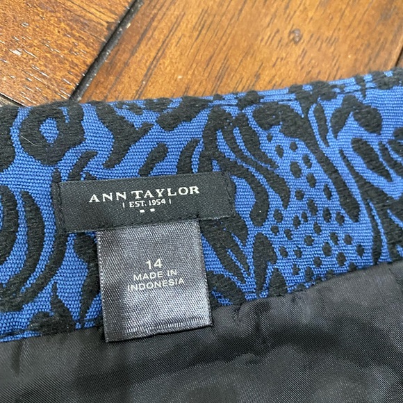 Ann Taylor factory Black & Royal blue brocade Fully lined Pencil skirt Size 14 - Picture 4 of 6